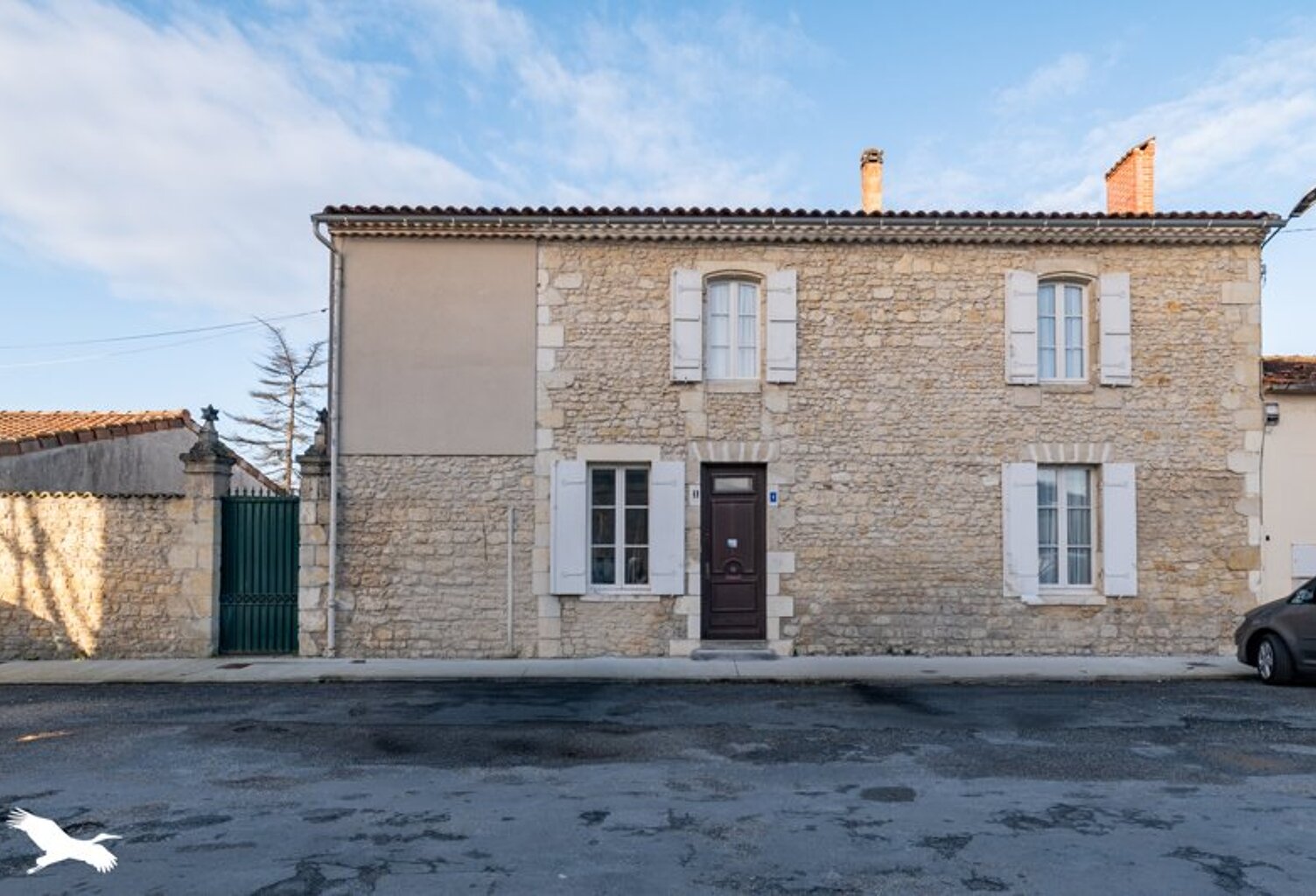 Maison en pierre de 7 pièces principales — photo 1