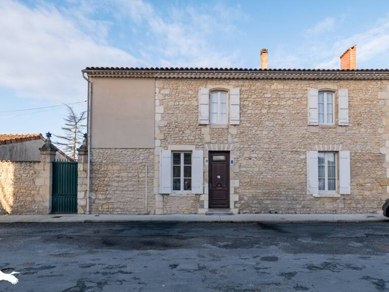 Maison en pierre de 7 pièces principales — photo 1