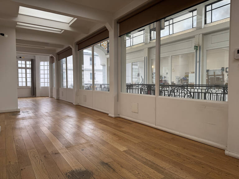 LOCAL COMMERCIAL - PARIS 10E ARR — photo 1