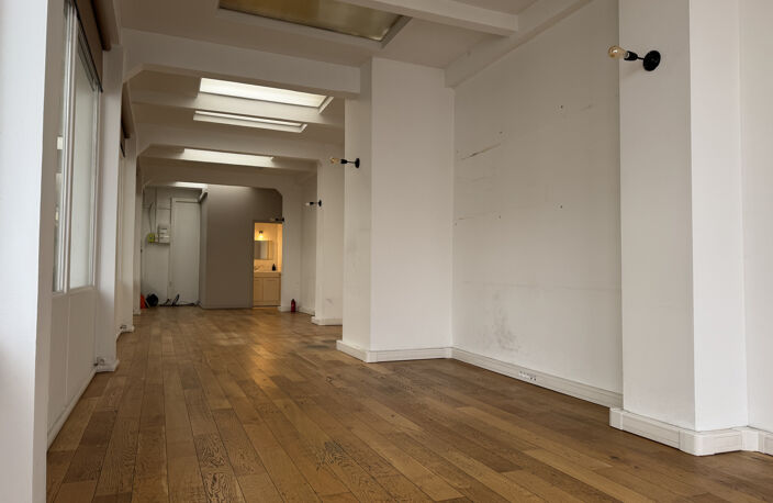LOCAL COMMERCIAL - PARIS 10E ARR — photo 2