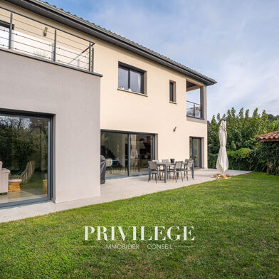 Maison 6 pièces 900000 €