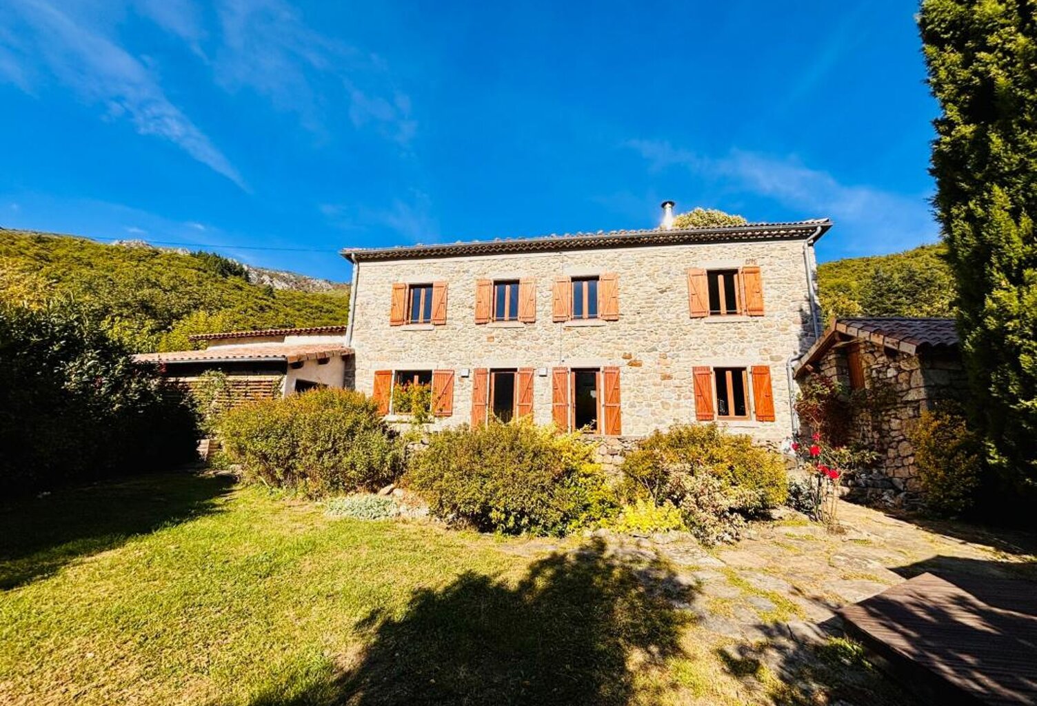 MAS INDÉPENDANT ENTIEREMENT RENOVE AVEC VUE EXCEPTIONNELLE — photo 1