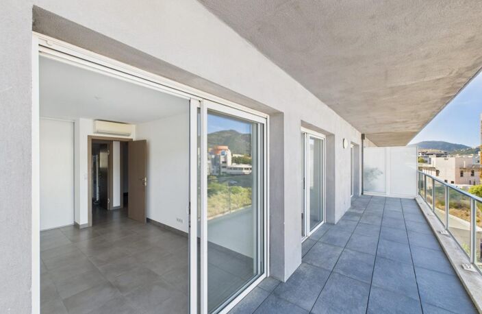 F3 A VENDRE AVEC GRANDE TERRASSE LA PALMERAIE — photo 2