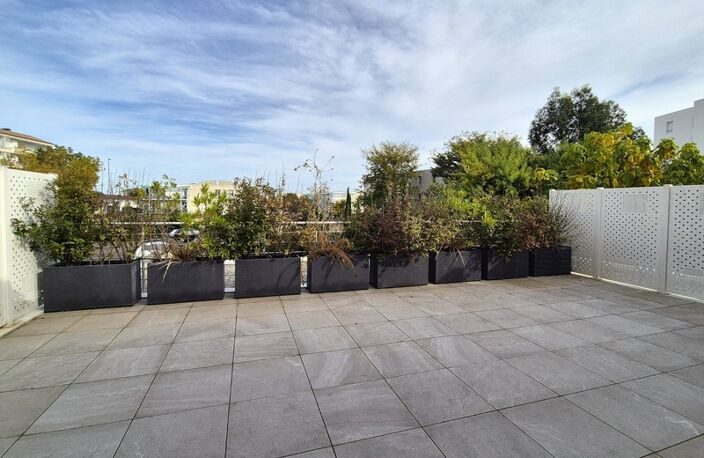 NANSOUTY - APPARTEMENT FAMILIAL TOTALEMENT RENOVÉ - 4 CHAMBRES - TERRASSE 45 M2 - PARKING - PRESTATIONS HAUT DE GAMME - CALME — photo 2