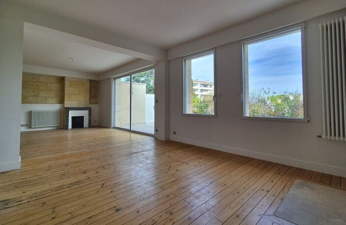 NANSOUTY - APPARTEMENT FAMILIAL TOTALEMENT RENOVÉ - 4 CHAMBRES - TERRASSE 45 M2 - PARKING - PRESTATIONS HAUT DE GAMME - CALME — photo 4