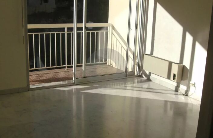 Menton Careï studio loué avec parking et cave — photo 3