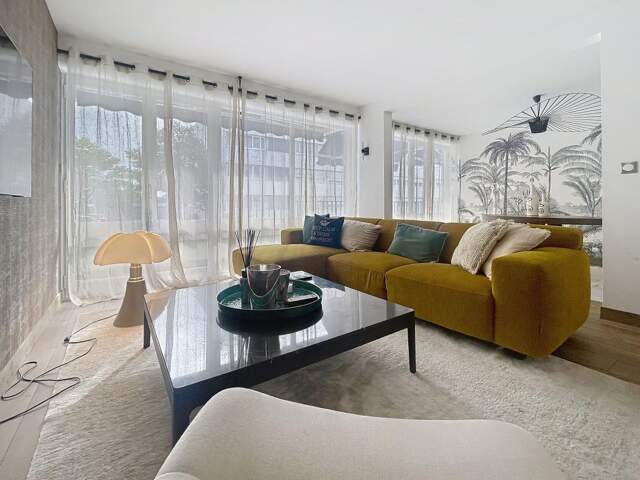 Appartement À Vendre — photo du bien
