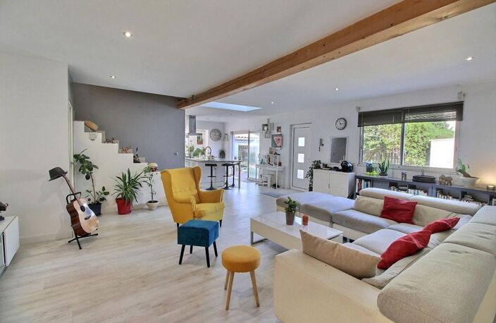 Villa 180 m², 3 chambres, piscine, terrasse, dépendance, La Millière Marseille 11ème — photo 3