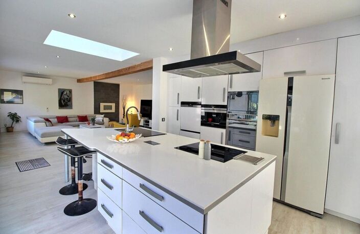 Villa 180 m², 3 chambres, piscine, terrasse, dépendance, La Millière Marseille 11ème — photo 4
