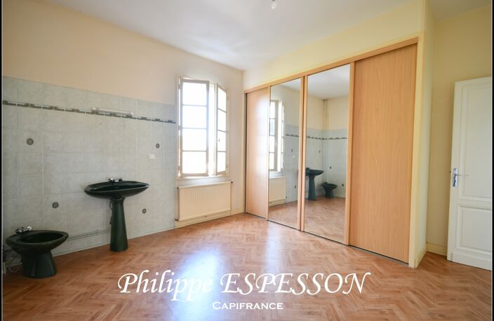ENSEMBLE IMMOBILIER DIVISIBLE AU CŒUR DE MARMANDE – 2 MAISONS + 970 M² DE BÂTIMENTS + TERRAIN DE 2 557 M² — photo 2