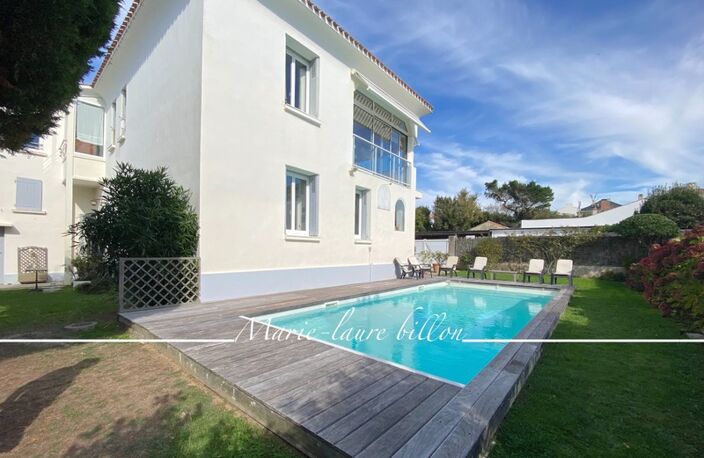 Maison à vendre 8 pièces SAINT GILLES CROIX DE VIE (85), maison 5 chambres, piscine et parcelle de 570 m2 — photo 3