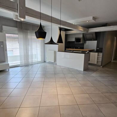 Appartement 3 pièces 893 €