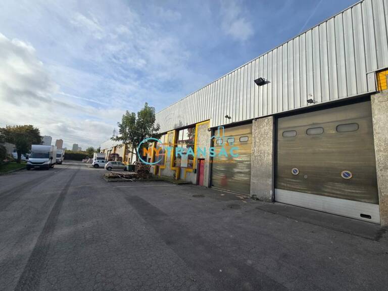 My Transac vous propose à la location des locaux d'activités et bureaux de 370m² et 392m² situés à Bondy — photo 1