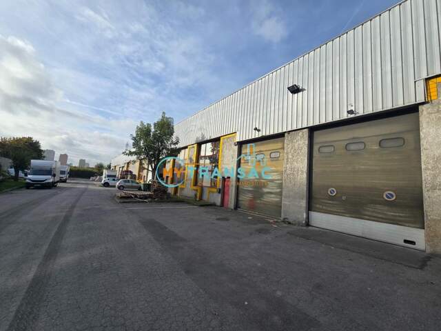 My Transac vous propose à la location des locaux d'activités et bureaux de 370m² et 392m² situés à Bondy — photo du bien