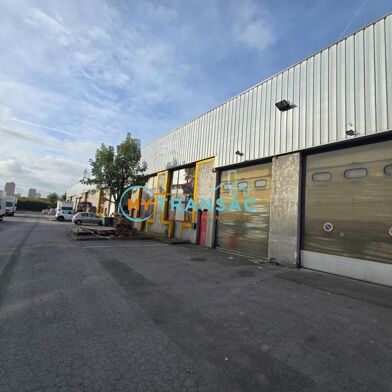 Local industriel  3237 €