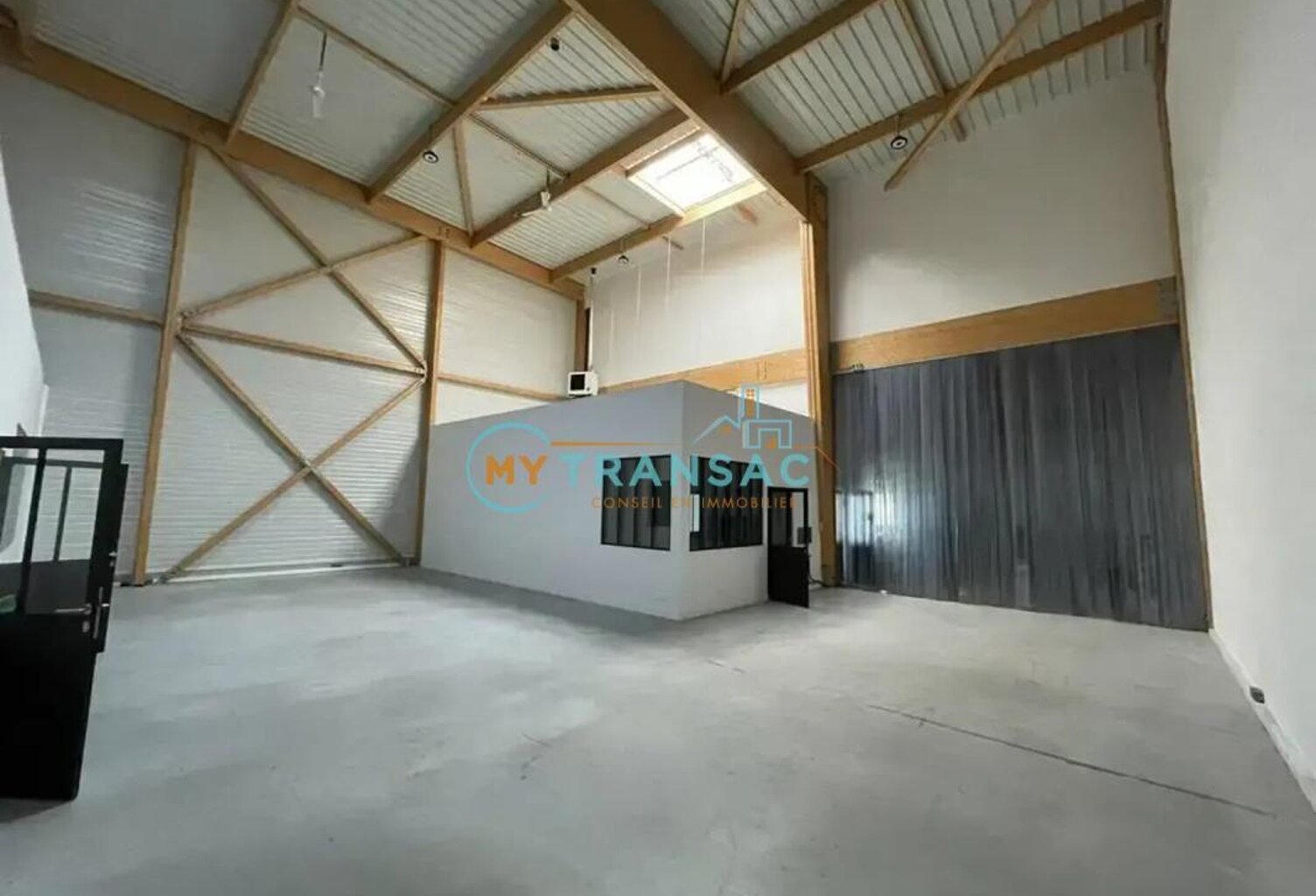 Romainville A LOUER Lot B5 :  1084m² d'activité et bureaux — photo 1