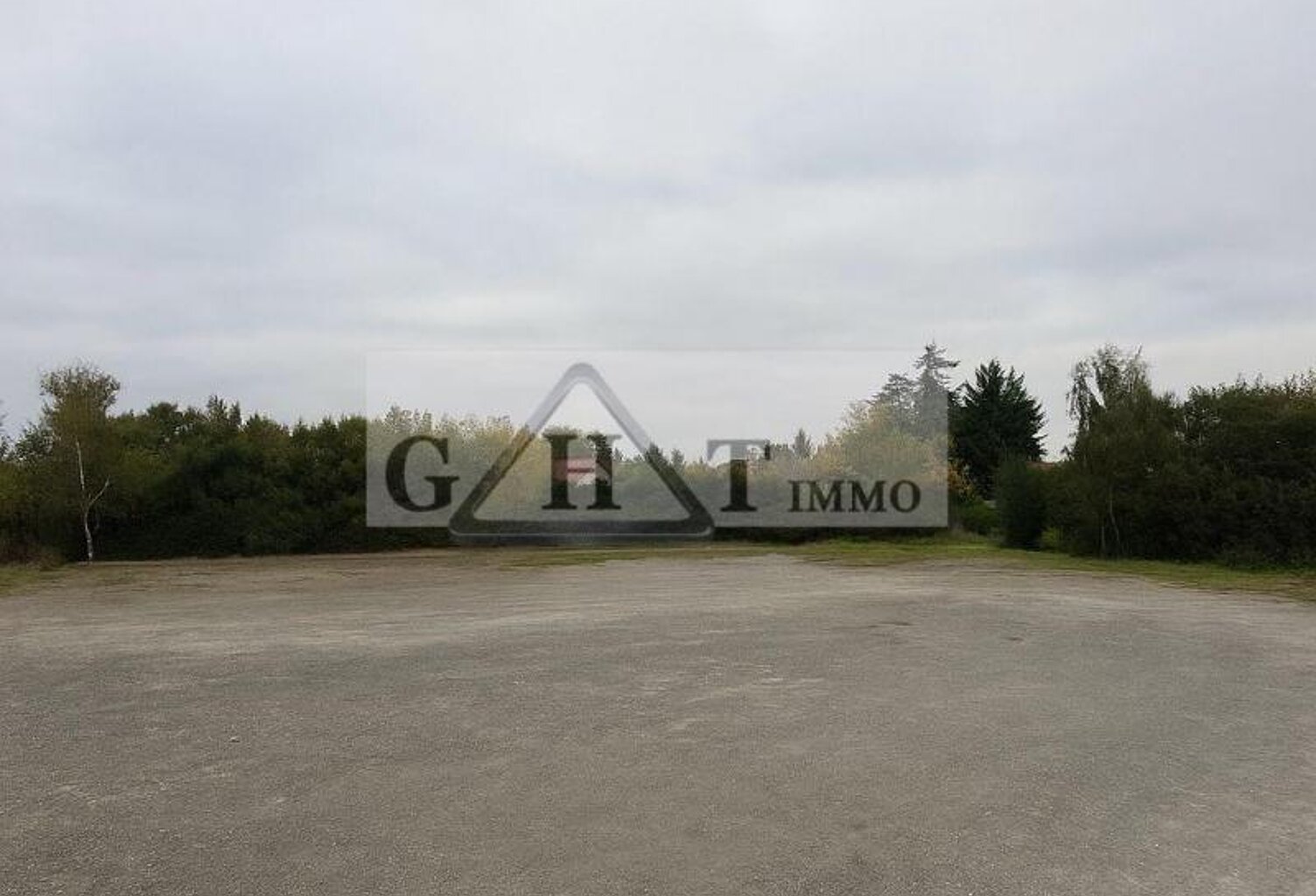 A VENDRE UN TERRAIN DE 4 500 M² A LINAS — photo 1