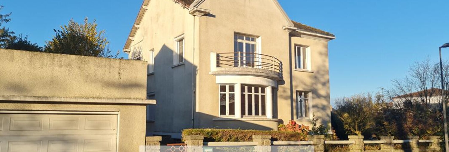 Maison 8 Pièces 212 m² à vendre à Les Herbiers (85500)