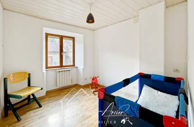 Maison de village avec terrasse et garage — photo du bien