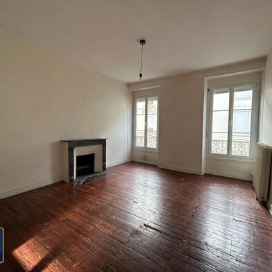 Appartement 3 pièces 830 €