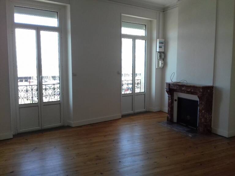 Très beau T3 avec balcon -PAUILLAC — photo 1