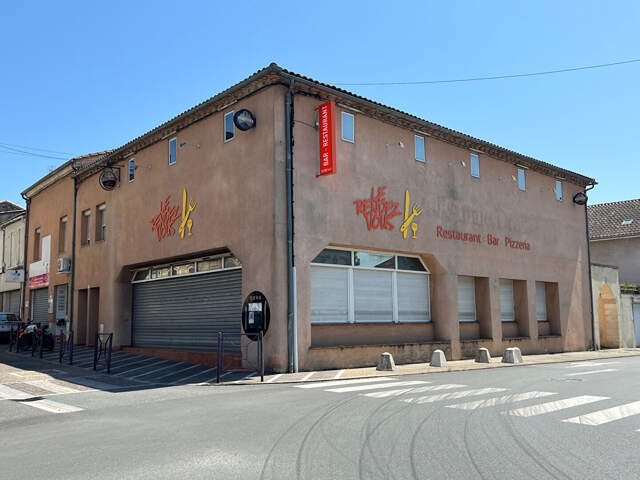 Immeuble de 8 appartements et locaux commerciaux au centre de Miramont de Guyenne — photo du bien