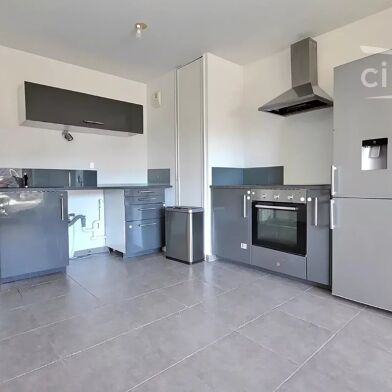 Appartement 3 pièces 916 €