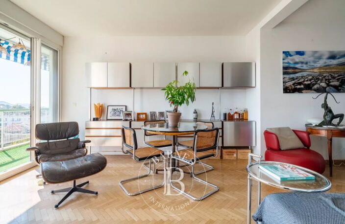 Vente Appartement Traversant - 13008 Marseille - 85m2 - Vue déga — photo 2