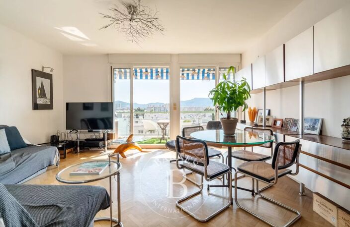 Vente Appartement Traversant - 13008 Marseille - 85m2 - Vue déga — photo 4