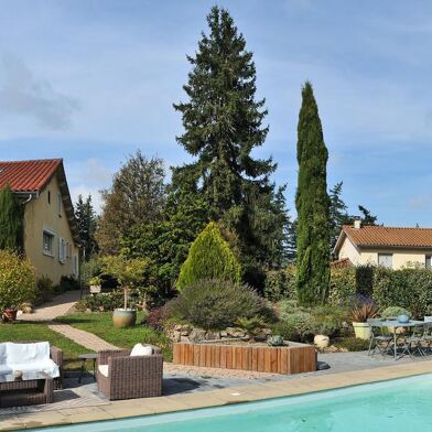 Maison 8 pièces 717600 €