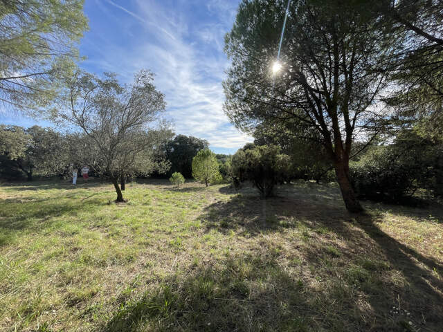 Terrain constructible viabilité en bordure de 2096m2 — photo du bien