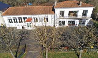 Maison 6 Pièces 205 m² à vendre à Charroux (86250)