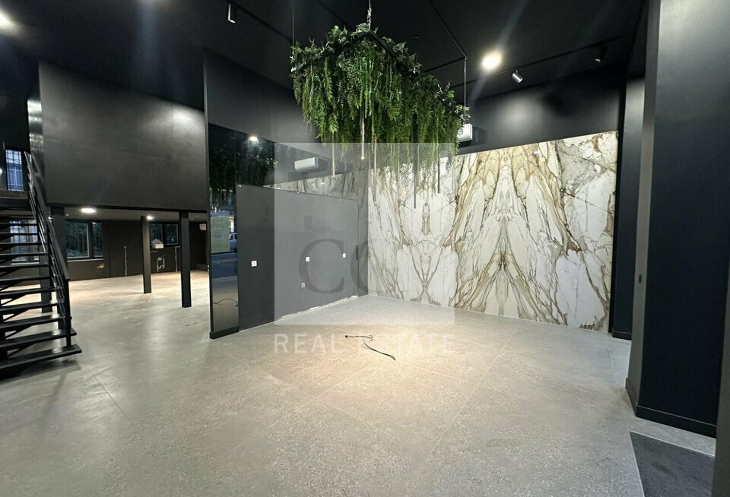 BUREAUX / LOCAL COMMERCIAL à LOUER — photo 1