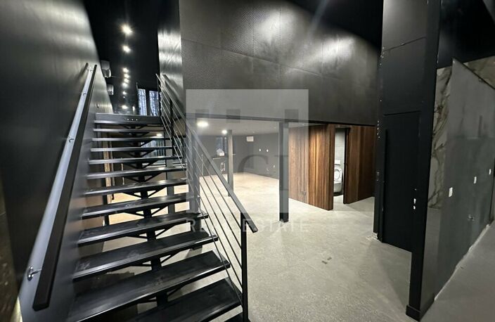 BUREAUX / LOCAL COMMERCIAL à LOUER — photo 2