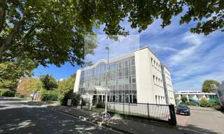 Bureau  152 m² à louer à Bron (69500)