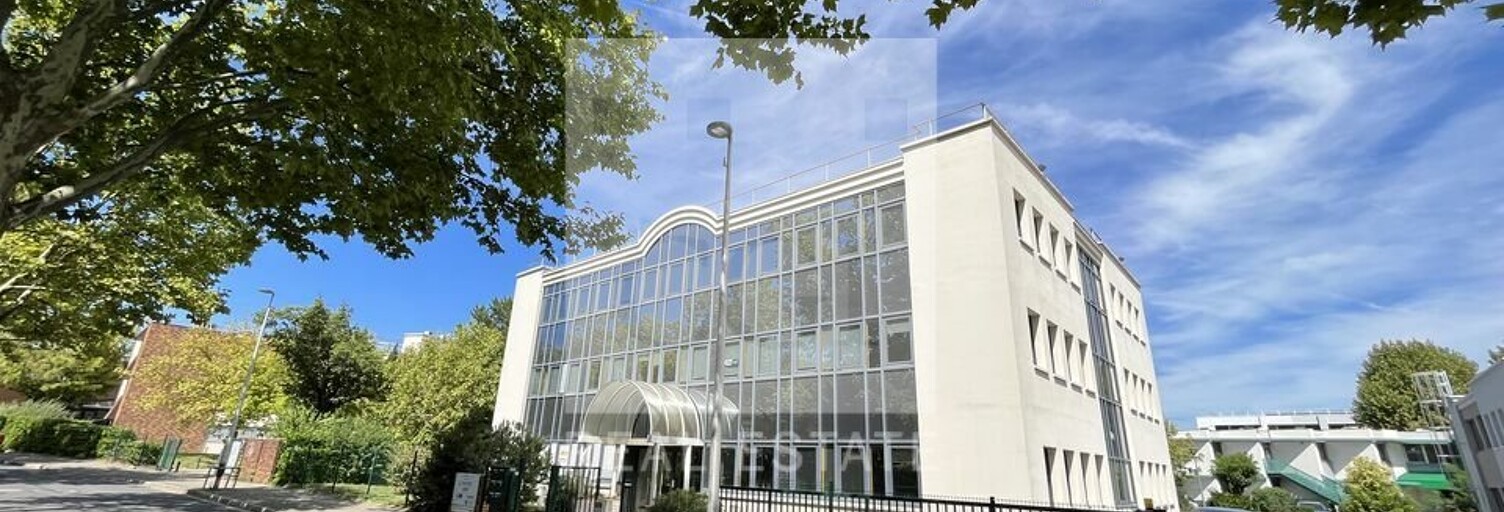 Bureau  152 m² à louer à Bron (69500)