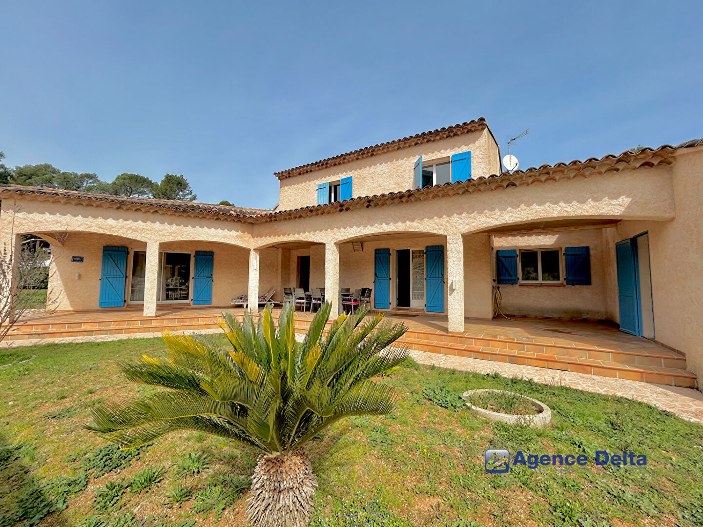 Villa / Maison  T5 à vendre Flassans-sur-Issole 83340