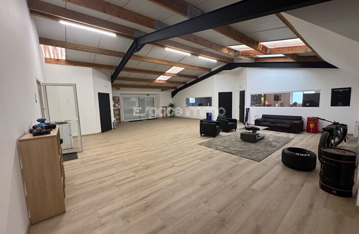 MURS COMMERCIAUX ENTIEREMENT RENOVES - BARENTIN - 635.89 m² — photo 2