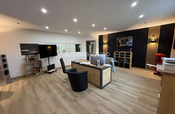 MURS COMMERCIAUX ENTIEREMENT RENOVES - BARENTIN - 635.89 m² — photo 3