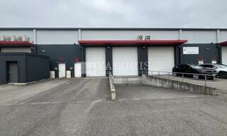 Commerce  341 m² à louer à Saint-Quentin-Fallavier (38070)
