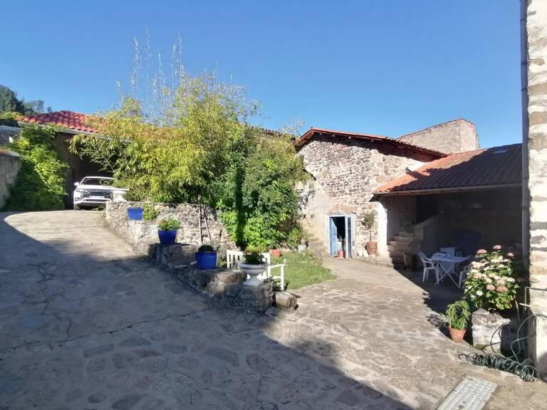 MAISON VIGNERONNE AVEC COUR INTERIEURE ET DÉPENDANCES — photo 1