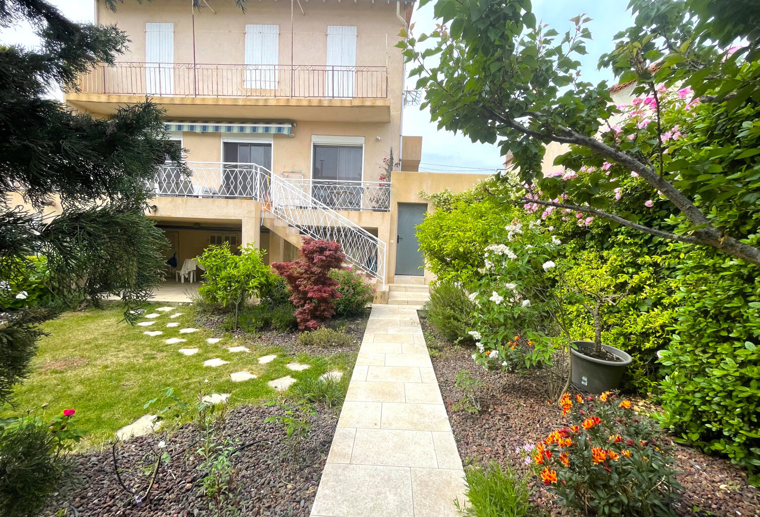 MAISON DIVISEE EN T3 3T T4 COEUR DE BEAUMONT DE 160 M2 — photo 1