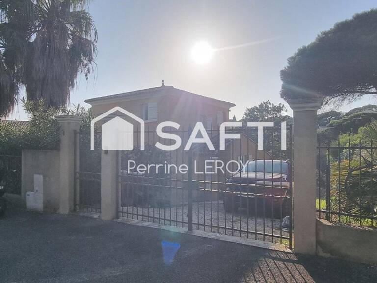 Villa provençale individuelle aux Issambres dans une résidence sécurisée avec piscine. — photo 1