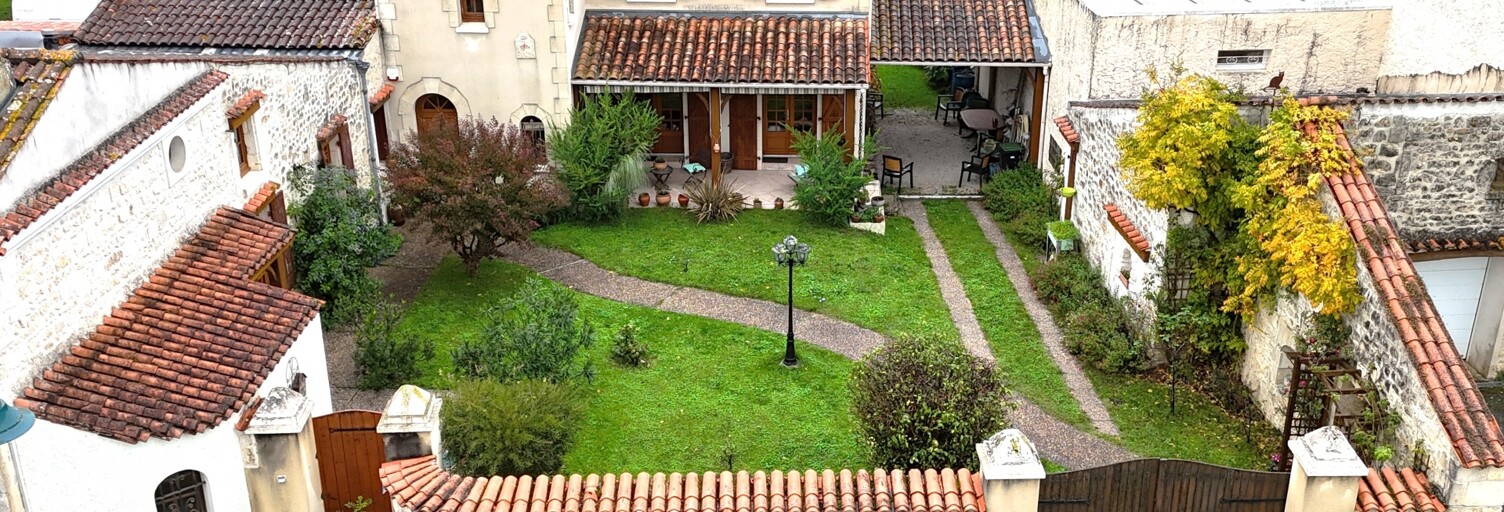 Maison 10 Pièces 235 m² à vendre à Bussac-sur-Charente (17100)