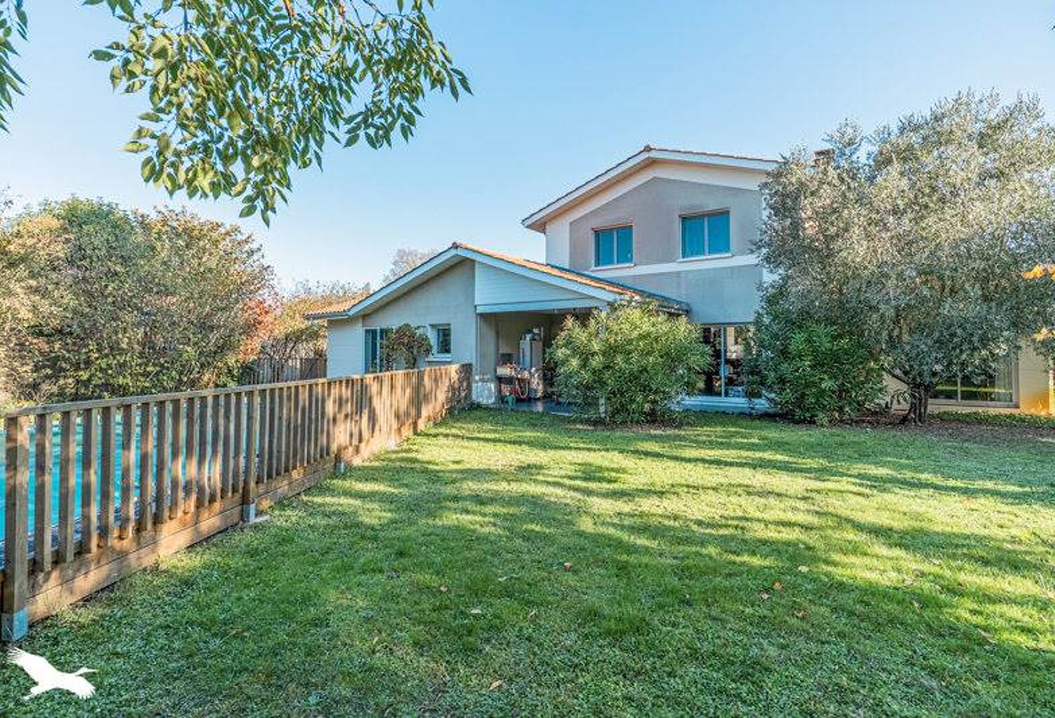 Contemporaine de 8 pièces principales — photo 1