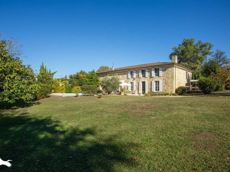 Maison en pierre de 9 pièces principales — photo 1