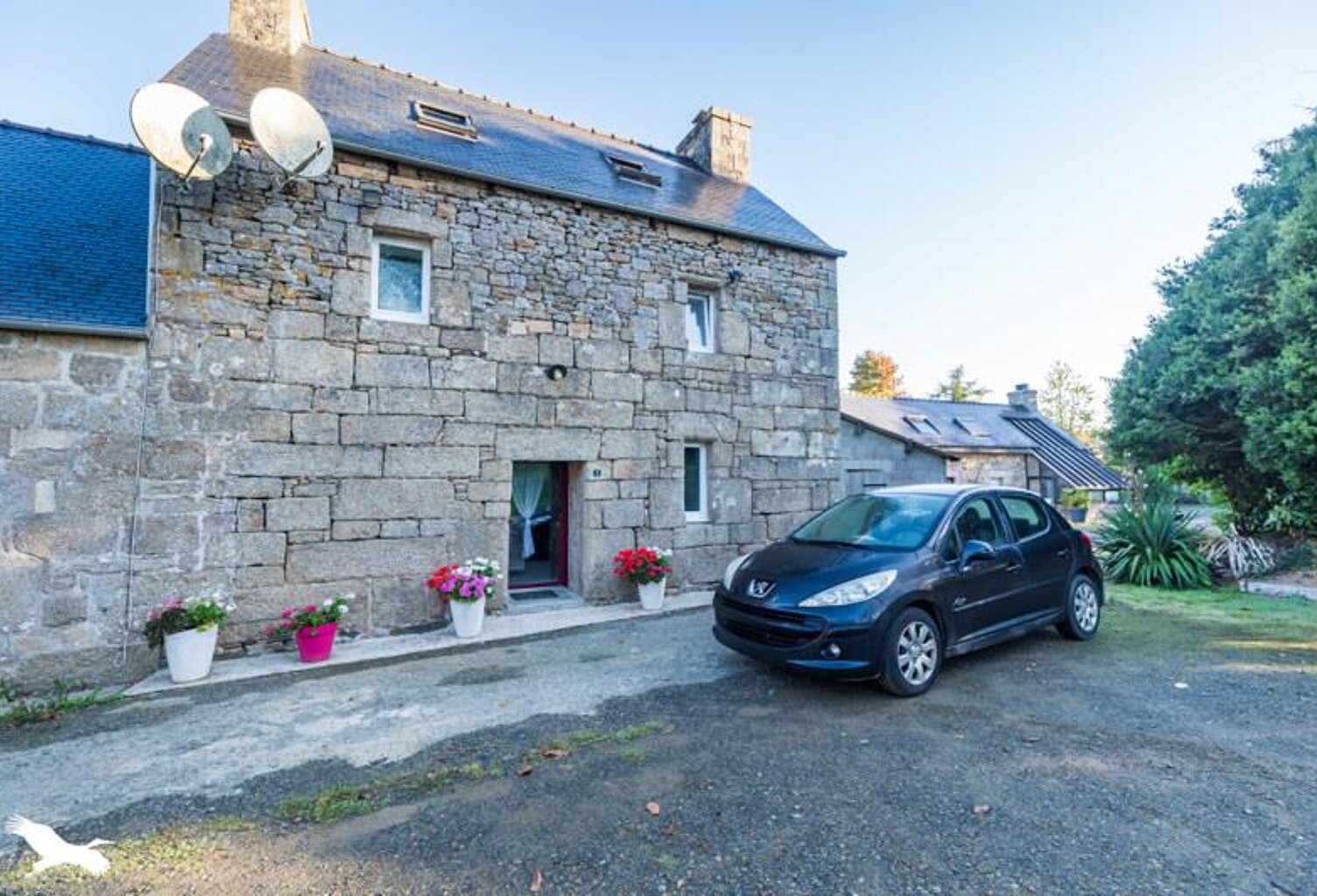 Maison en pierre de 3 pièces principales — photo 1