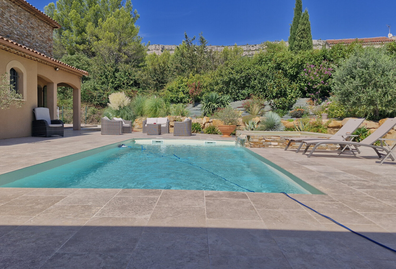 À VENDRE   PROPRIÉTÉ D’EXCEPTION   CHÂTEAUNEUF-LE-ROUGE (13790) — photo 1