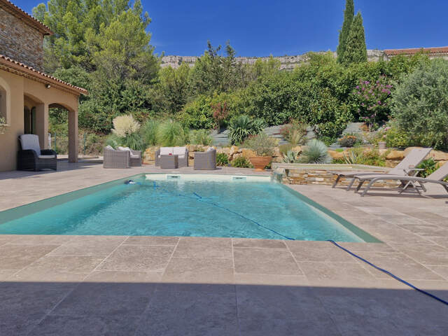 À VENDRE   PROPRIÉTÉ D’EXCEPTION   CHÂTEAUNEUF-LE-ROUGE (13790) — photo du bien