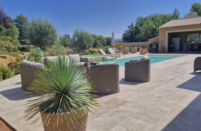 À VENDRE   PROPRIÉTÉ D’EXCEPTION   CHÂTEAUNEUF-LE-ROUGE (13790) — photo 2